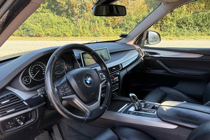 Grå BMW X5 fra 2015