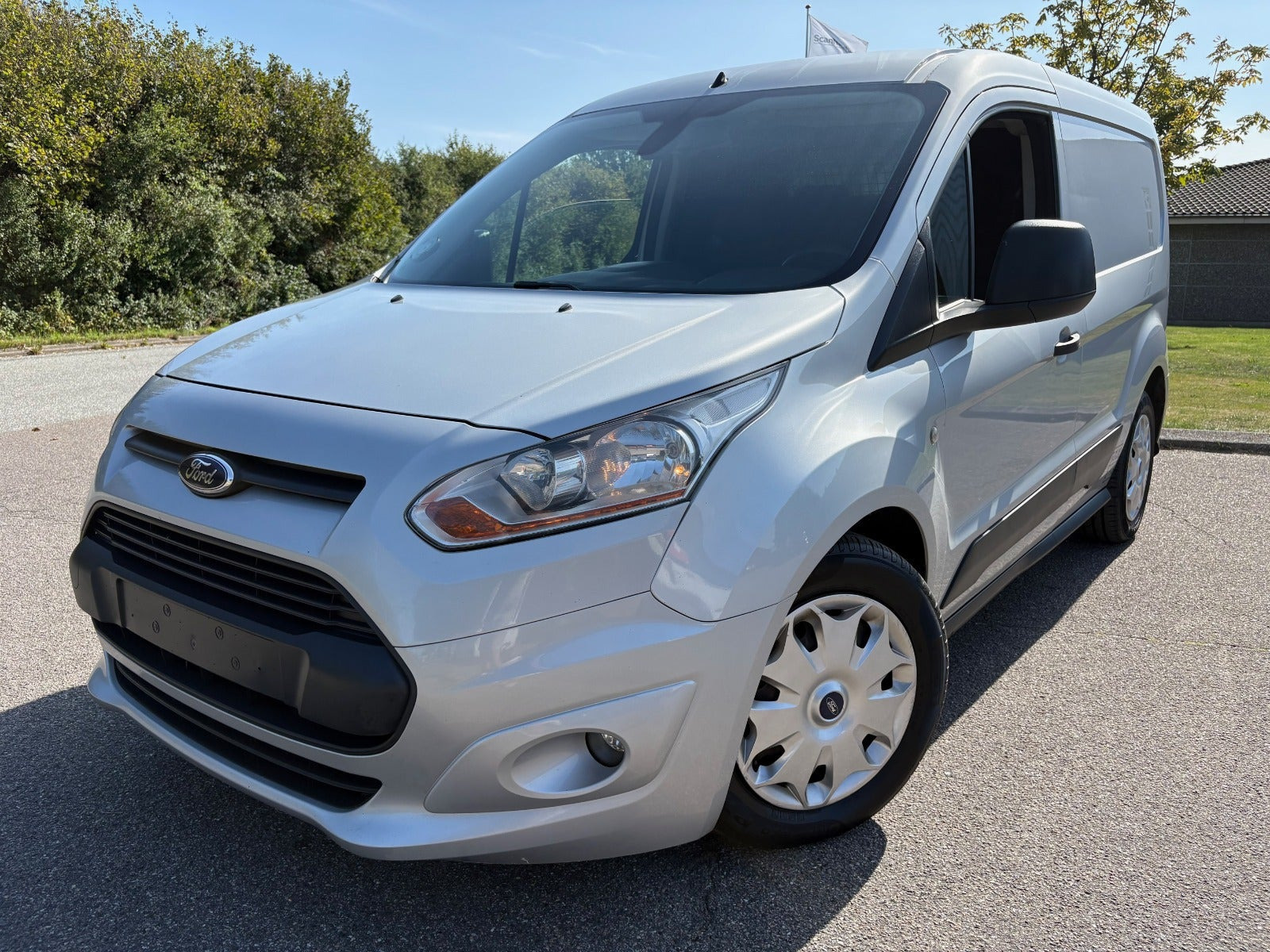 Sølv Ford Transit Connect fra 2014