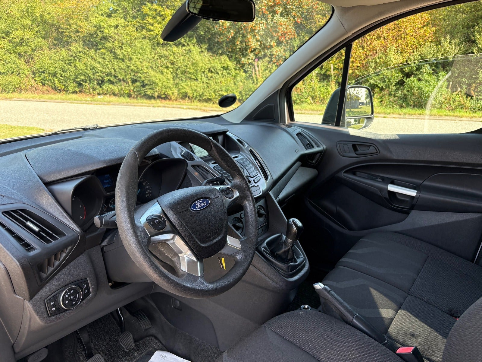 Sølv Ford Transit Connect fra 2014