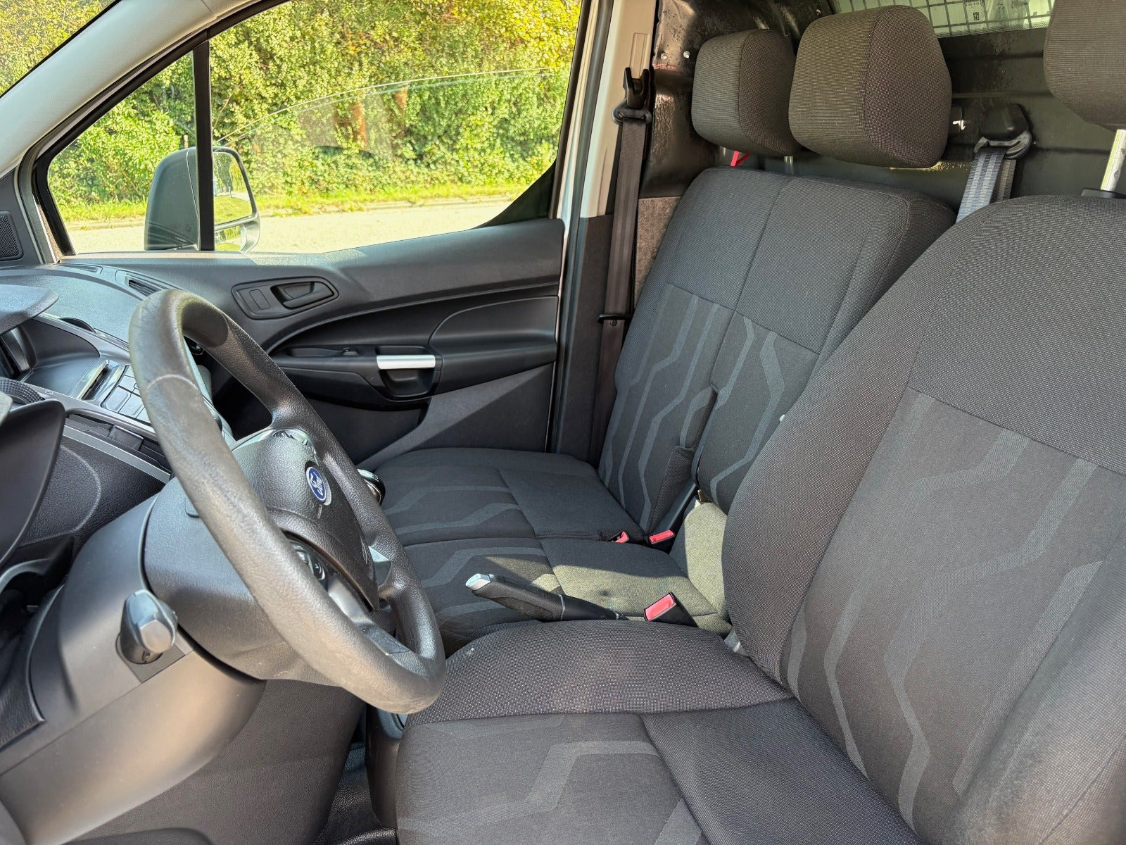 Sølv Ford Transit Connect fra 2014