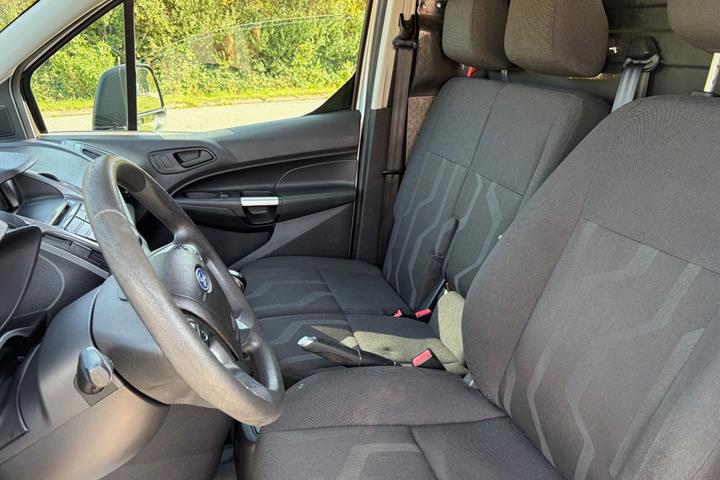 Sølv Ford Transit Connect fra 2014