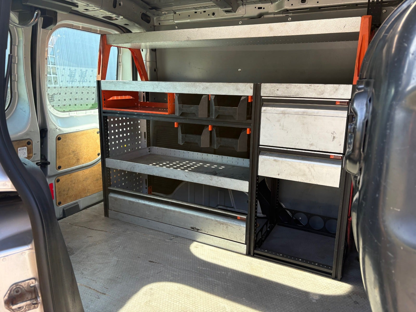 Sølv Ford Transit Connect fra 2014