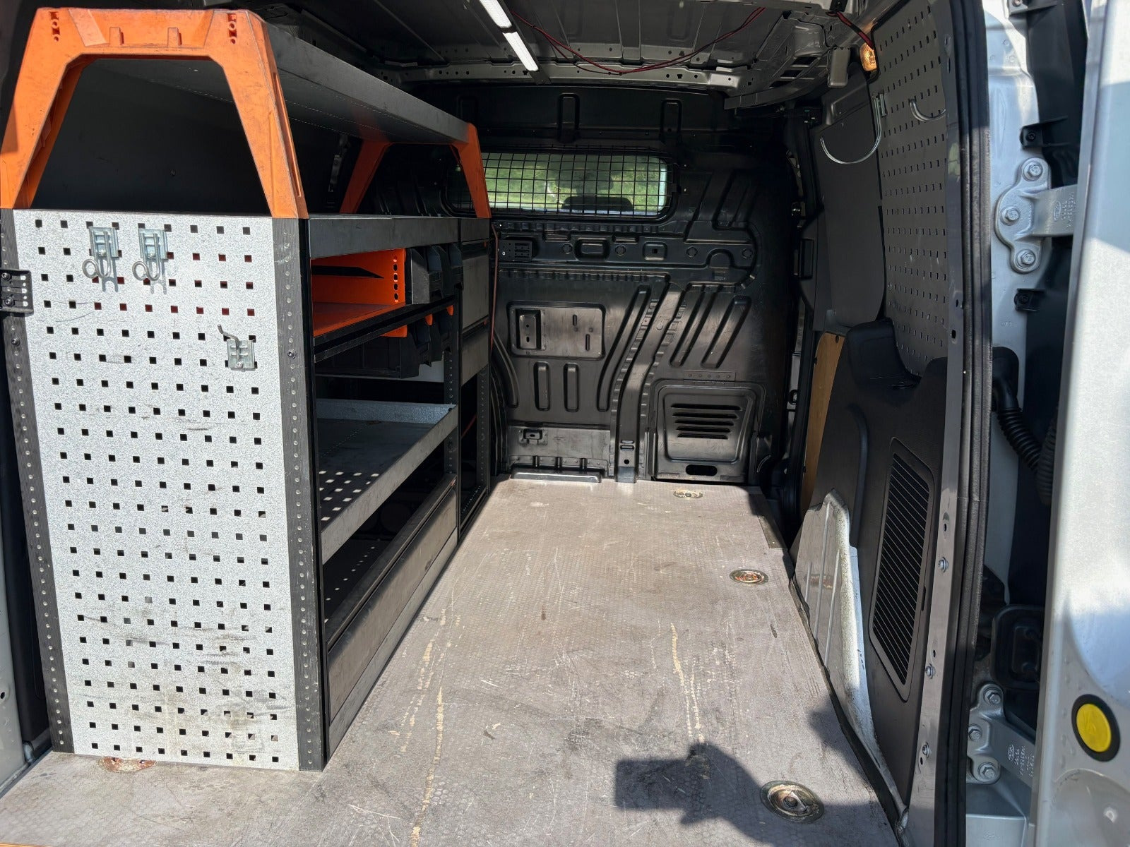 Sølv Ford Transit Connect fra 2014