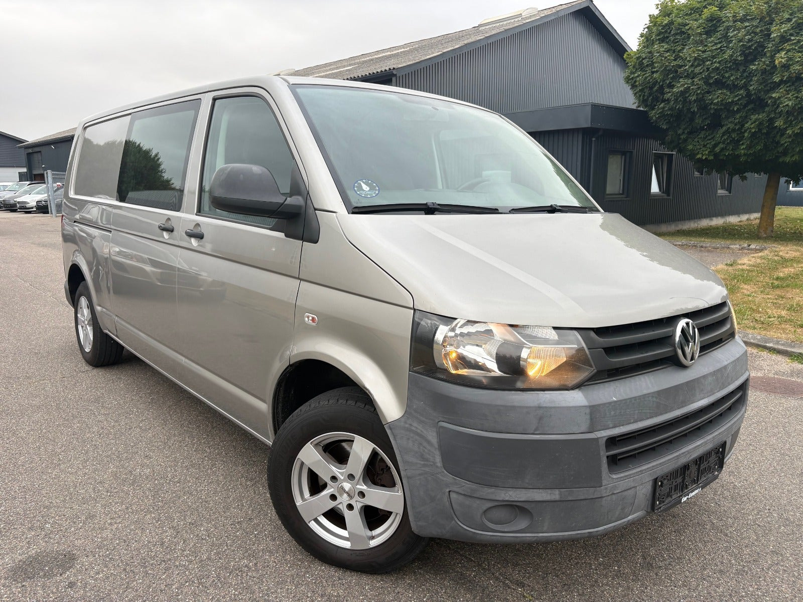 VW Transporter 2,0 TDi 140 Kassevogn lang