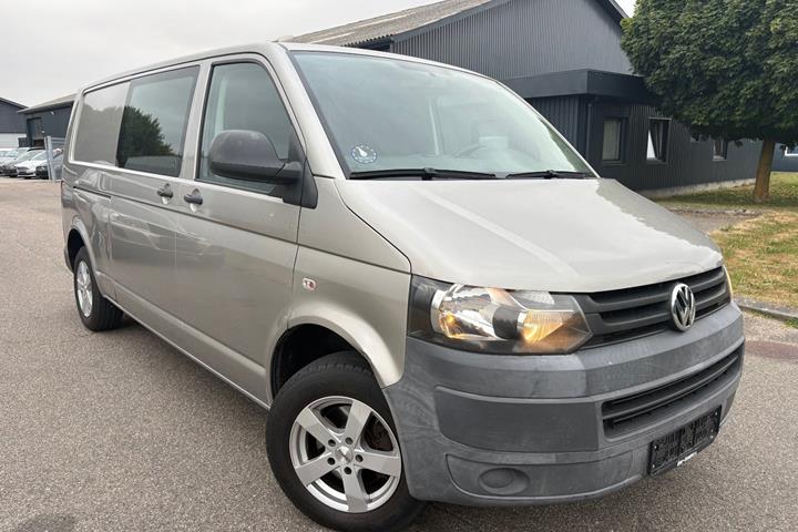 Gul VW Transporter fra 2012