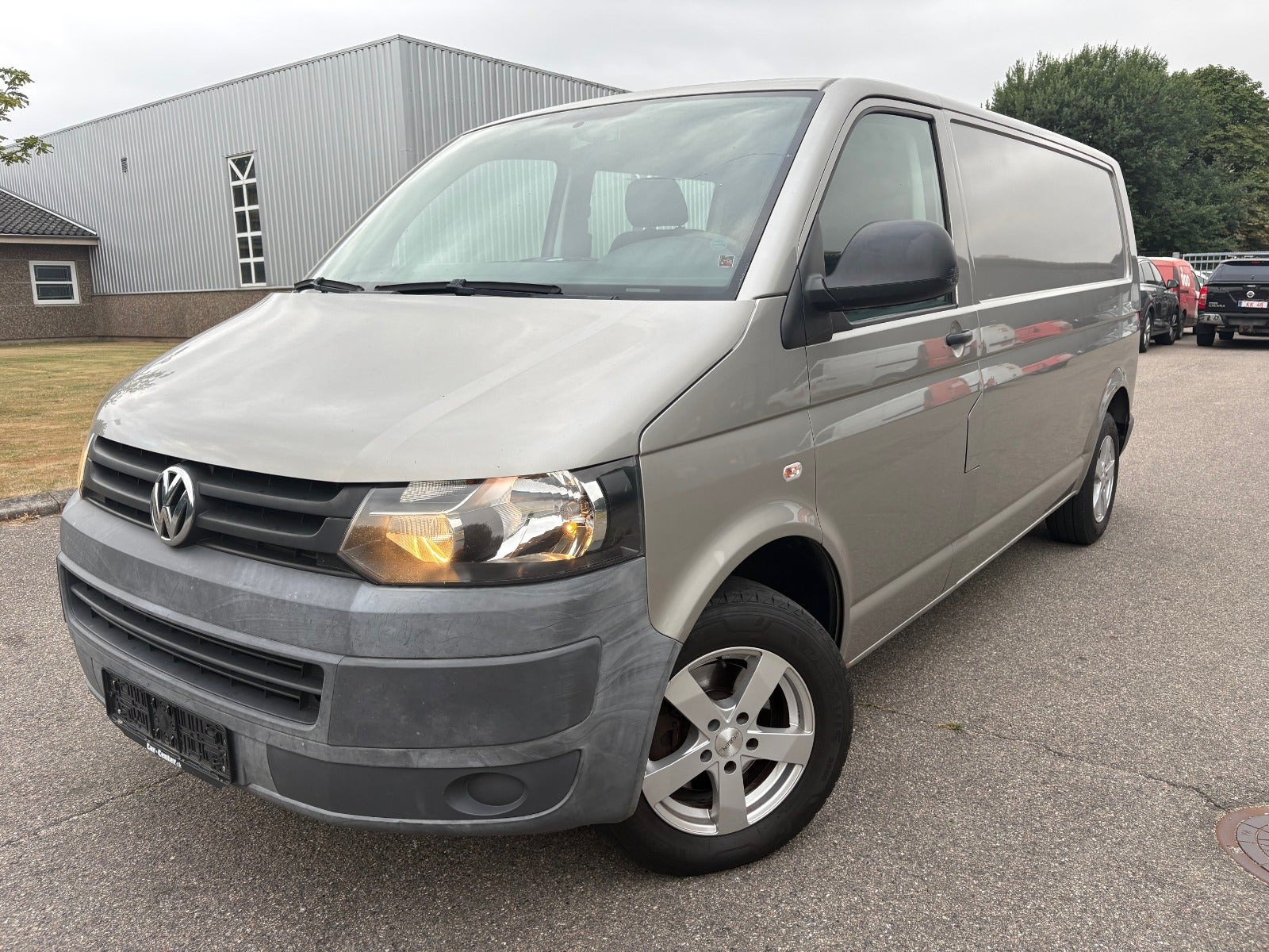 Gul VW Transporter fra 2012