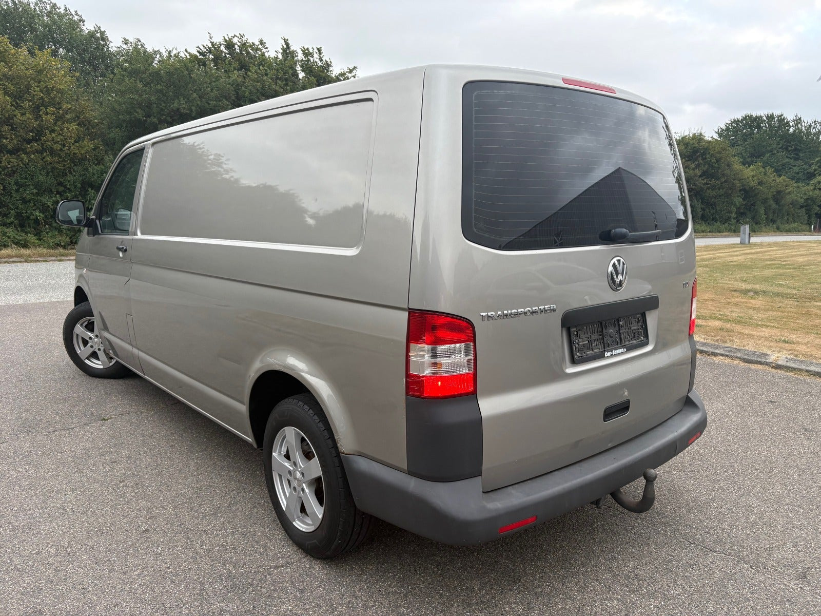 Gul VW Transporter fra 2012