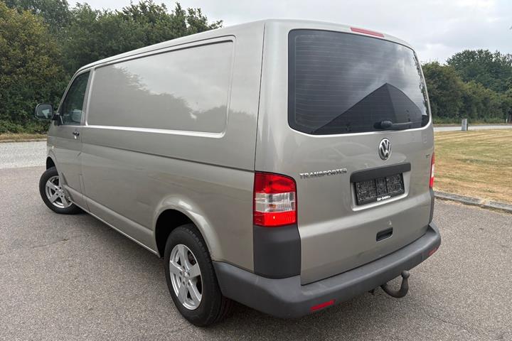 Gul VW Transporter fra 2012