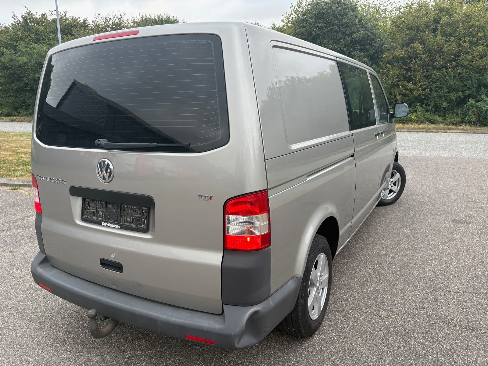 Gul VW Transporter fra 2012