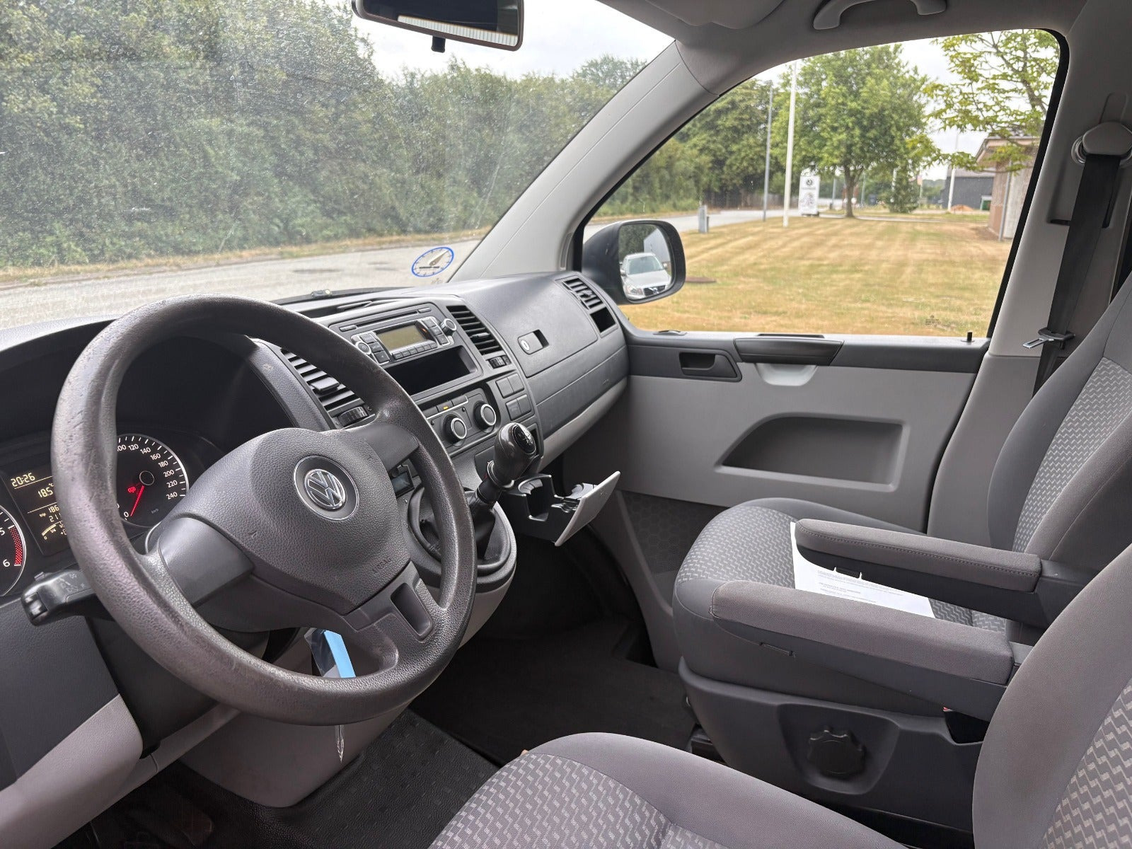 Gul VW Transporter fra 2012