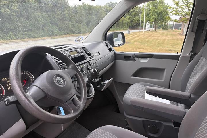 Gul VW Transporter fra 2012
