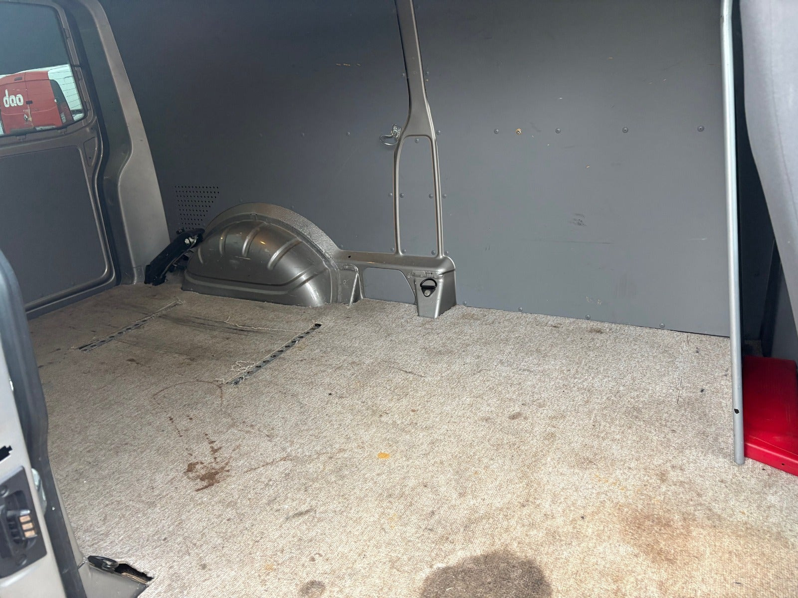 Gul VW Transporter fra 2012