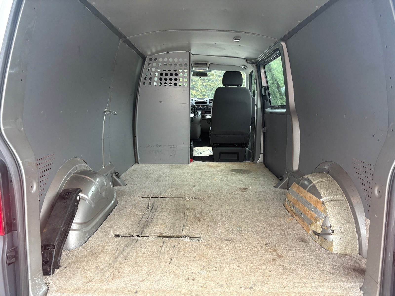 Gul VW Transporter fra 2012