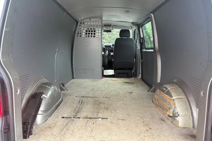 Gul VW Transporter fra 2012