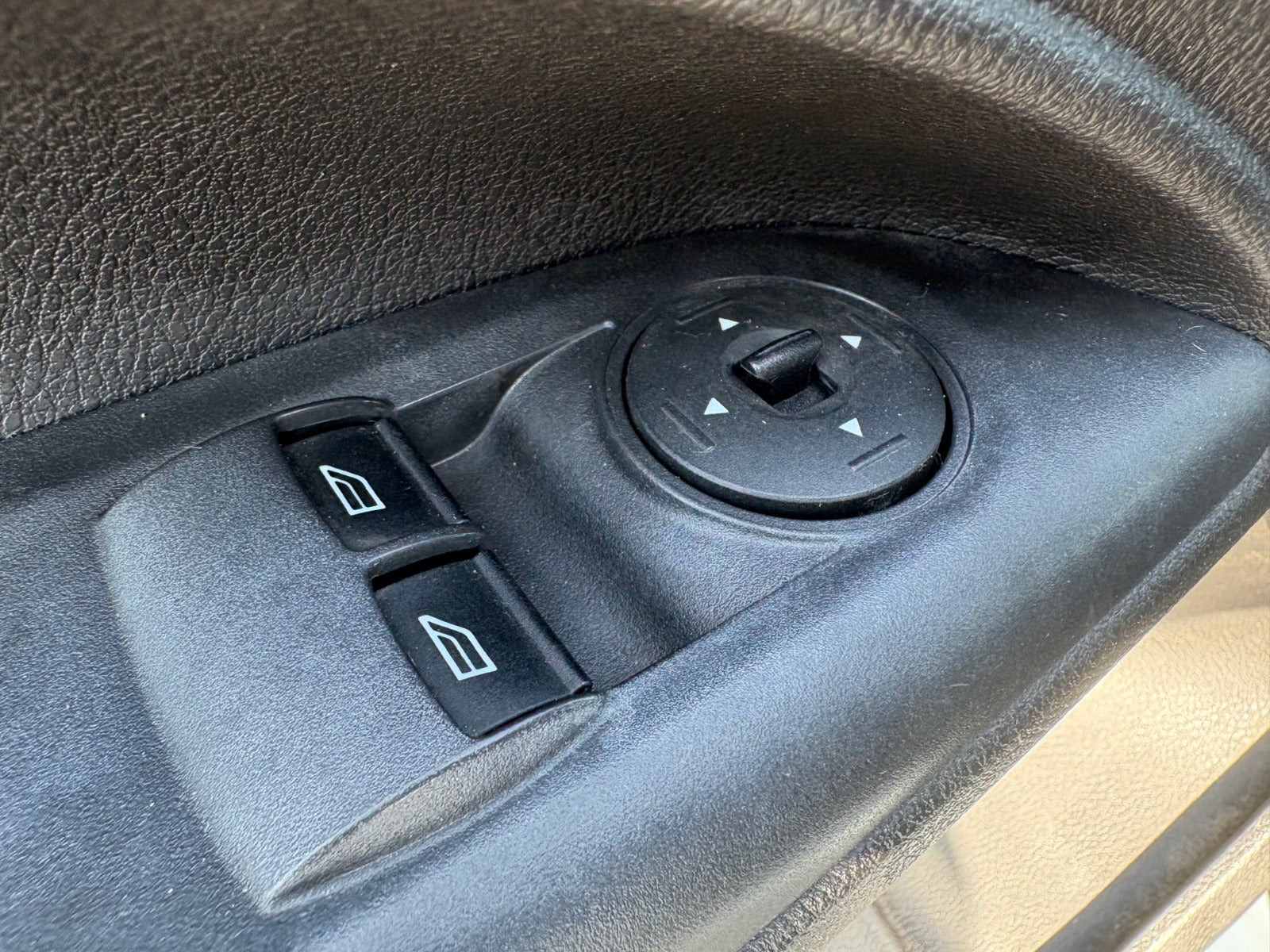 Hvid Ford Transit Connect fra 2015
