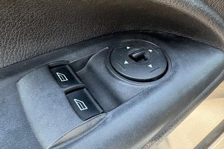Hvid Ford Transit Connect fra 2015