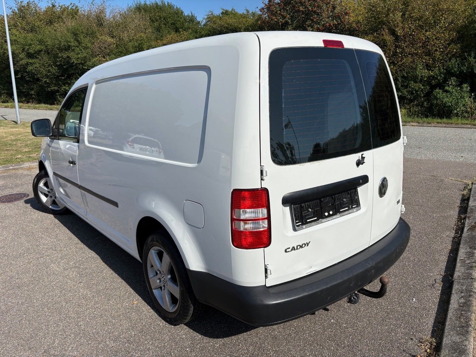 Hvid VW Caddy Maxi fra 2011