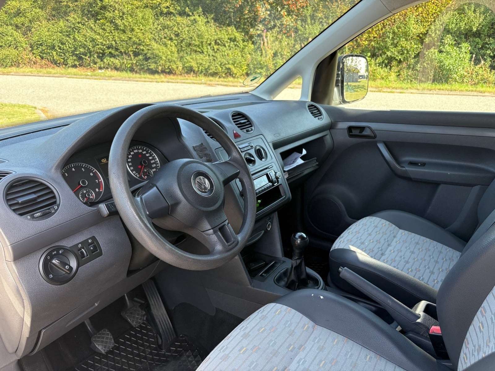Hvid VW Caddy Maxi fra 2011