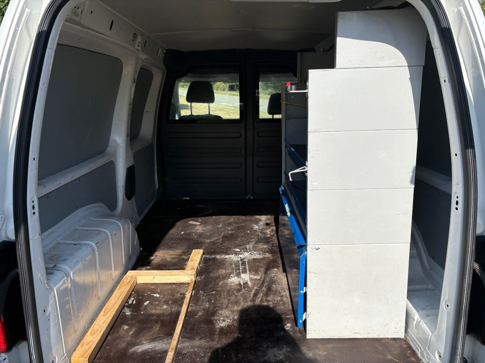 Hvid VW Caddy Maxi fra 2011