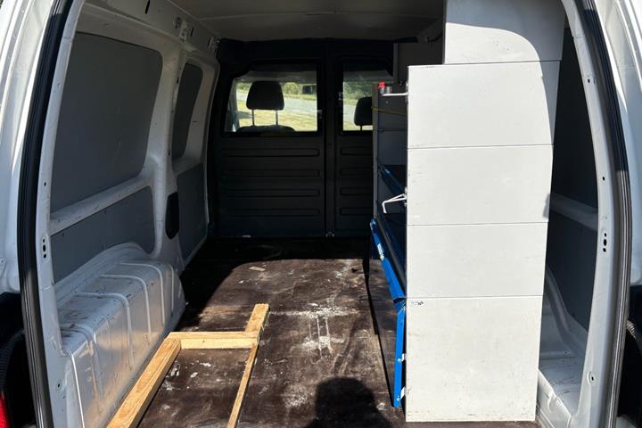 Hvid VW Caddy Maxi fra 2011