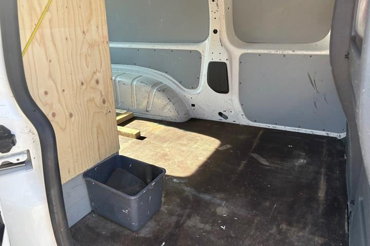 Hvid VW Caddy Maxi fra 2011