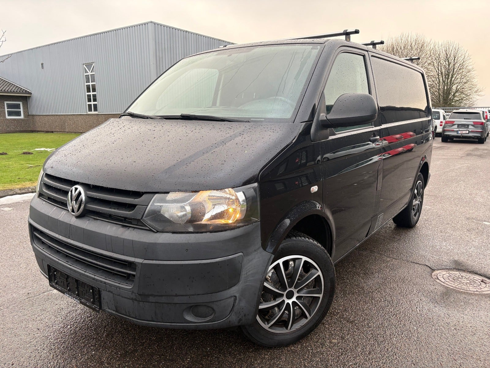 Sort VW Transporter fra 2015