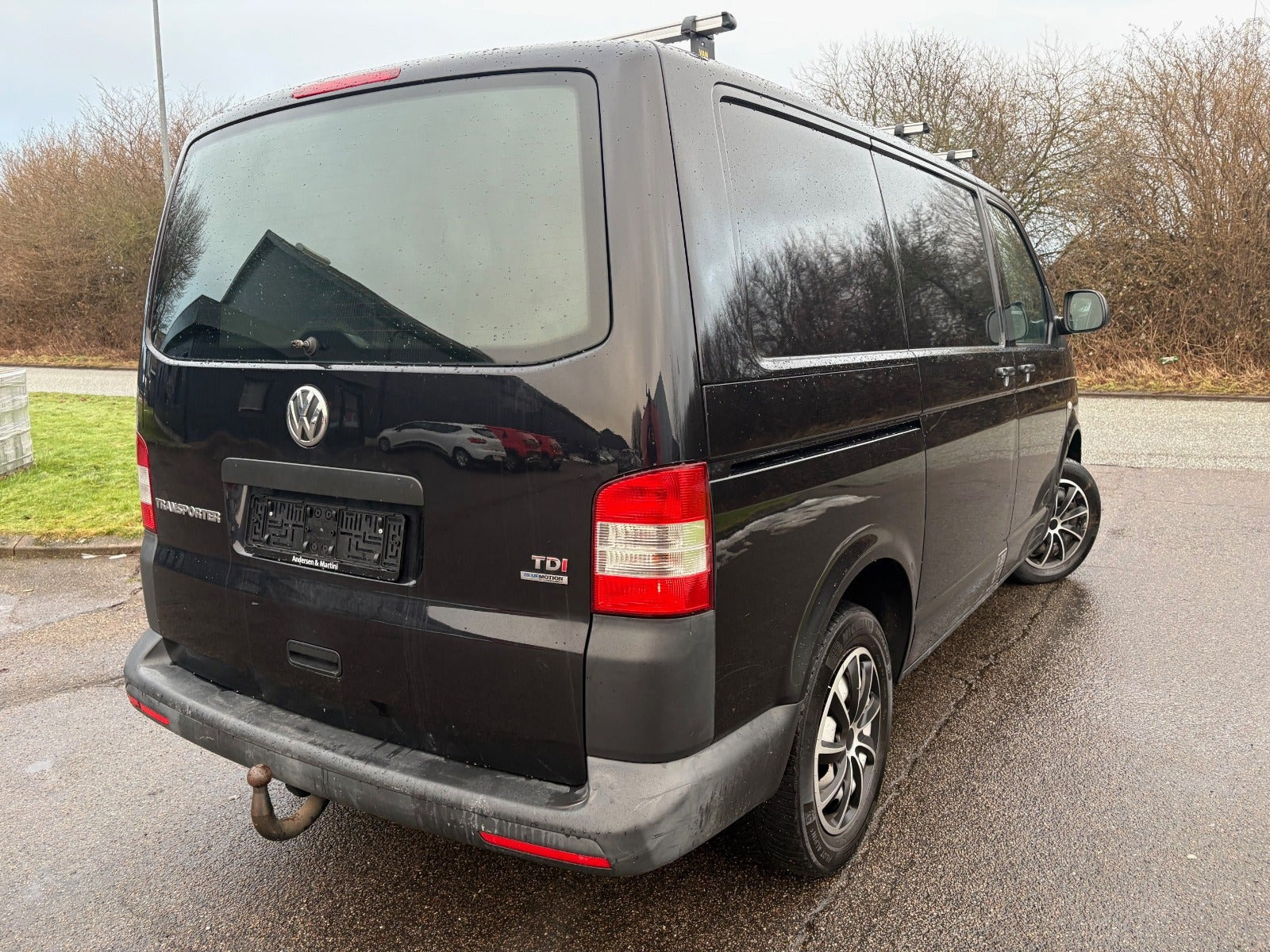 Sort VW Transporter fra 2015