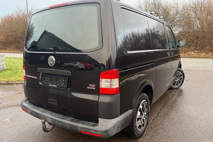 Sort VW Transporter fra 2015