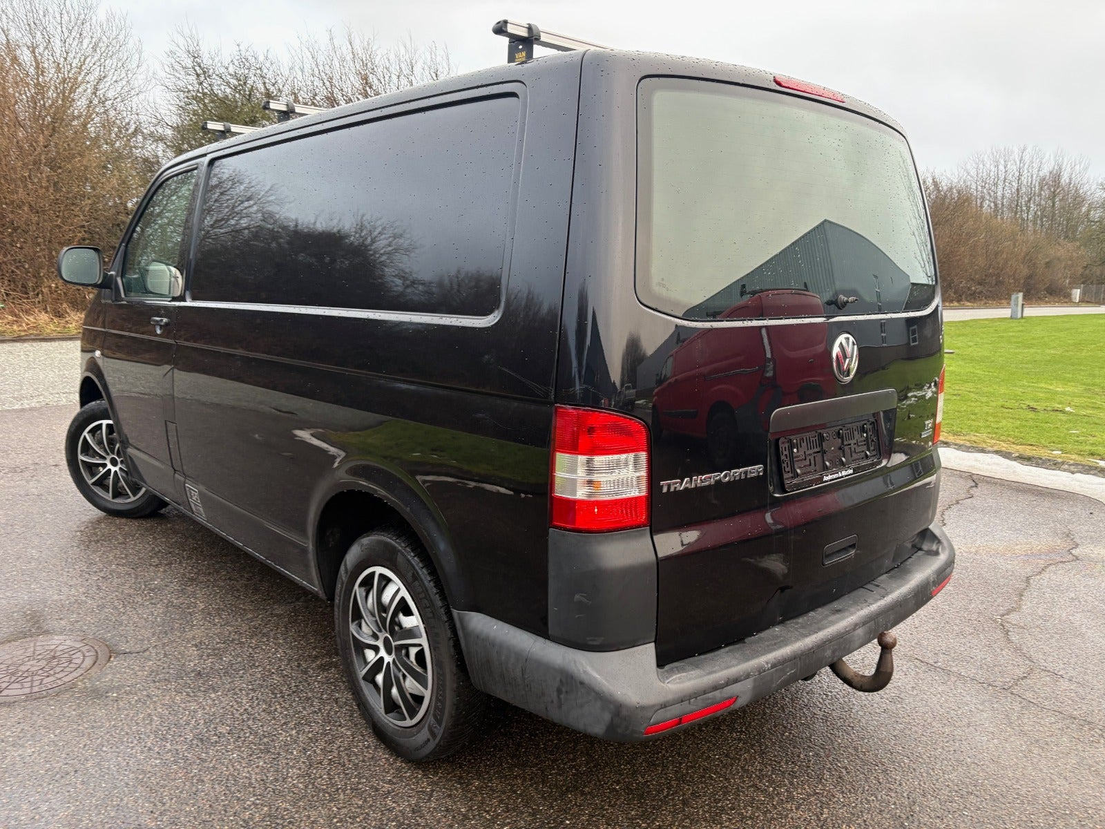 Sort VW Transporter fra 2015