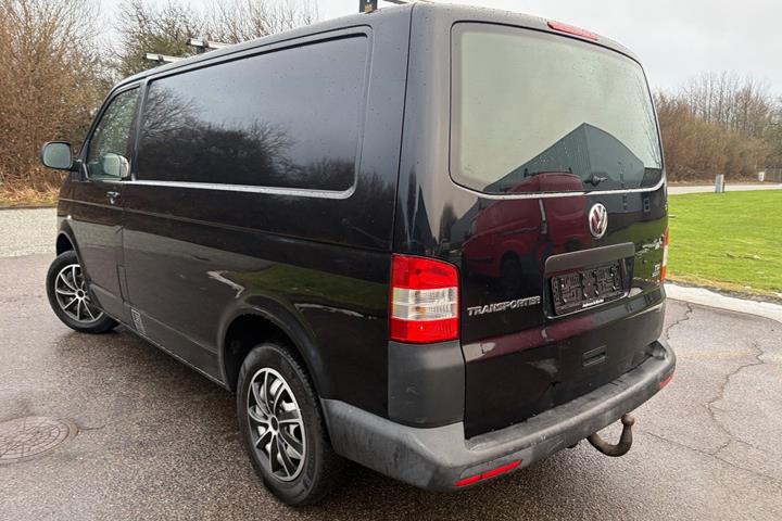 Sort VW Transporter fra 2015