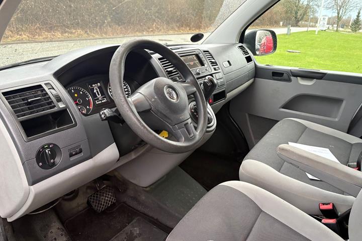 Sort VW Transporter fra 2015