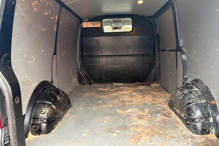 Sort VW Transporter fra 2015