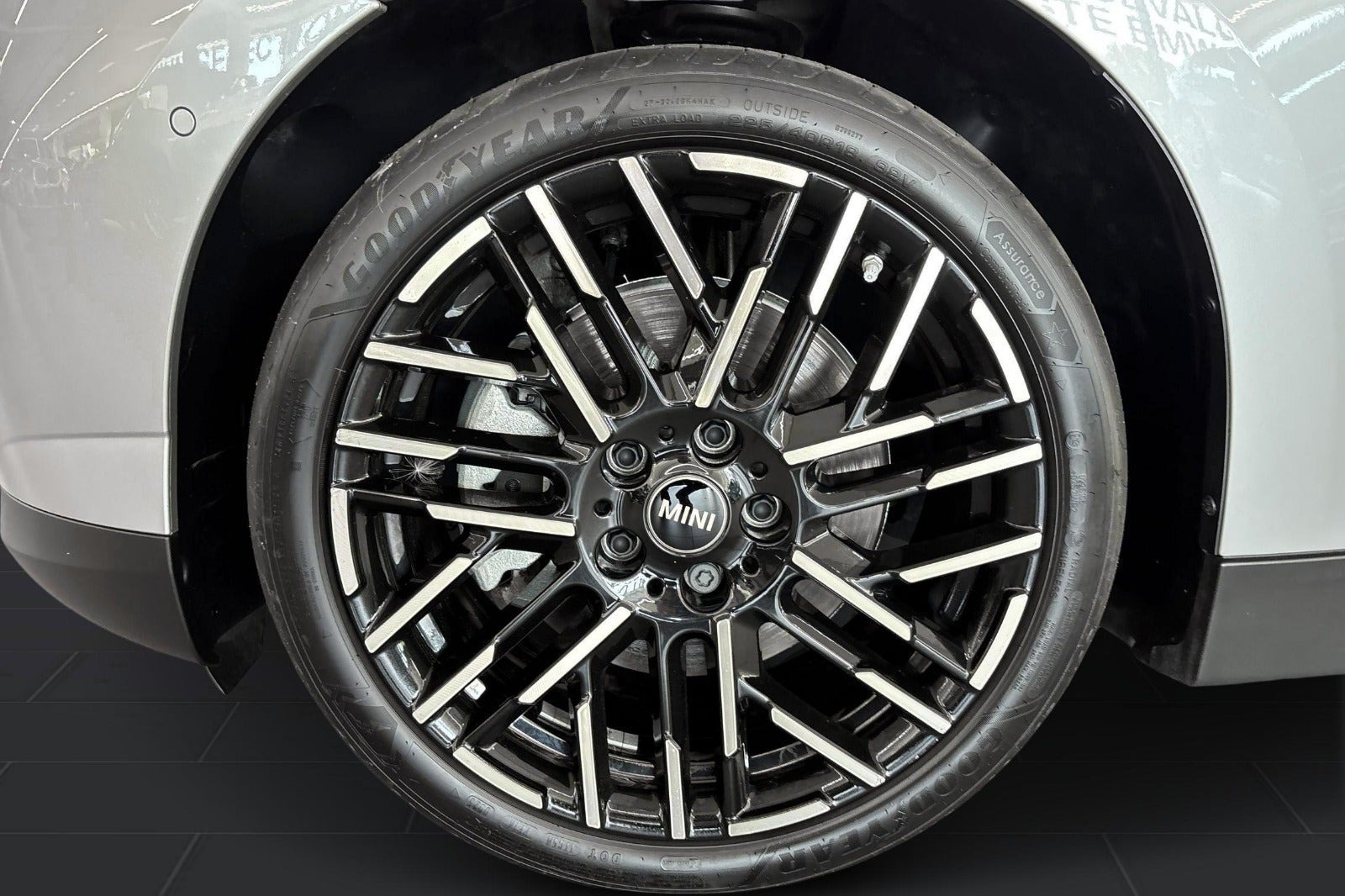 Sølv Mini Cooper SE fra 2025