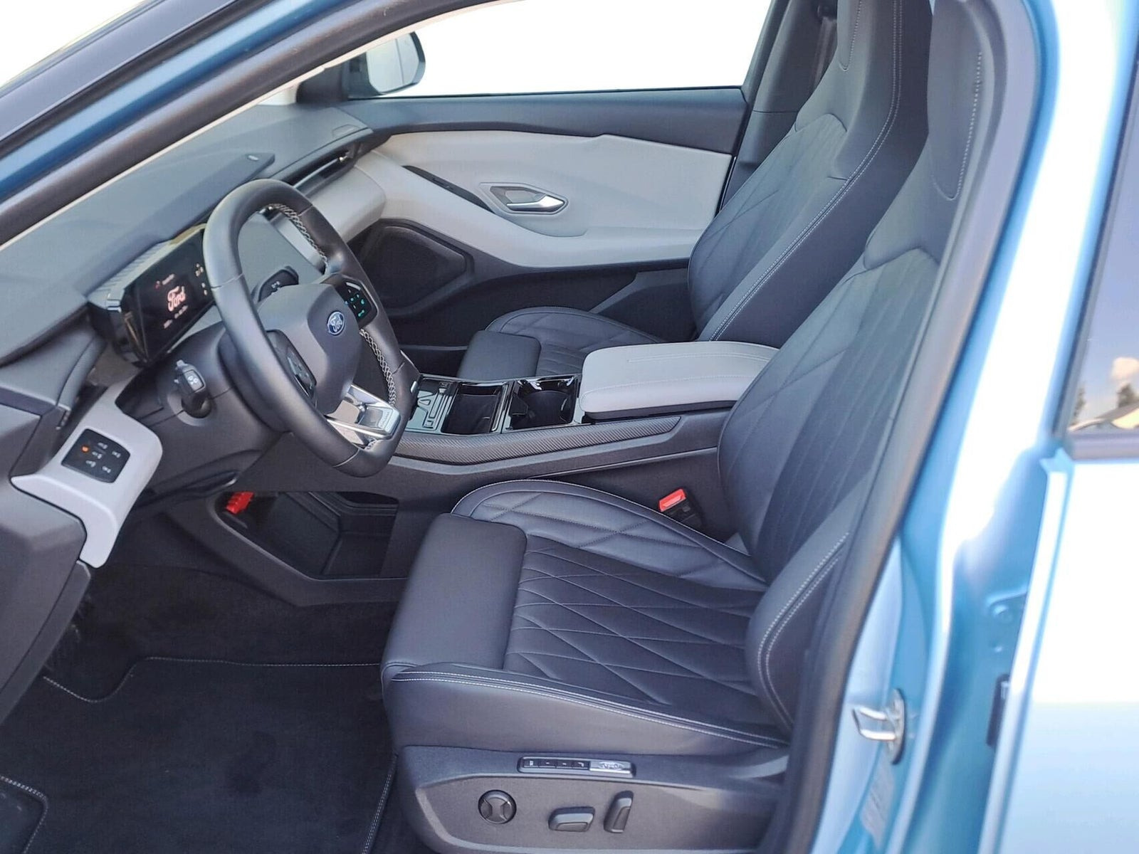 Blå Ford Explorer fra 2025