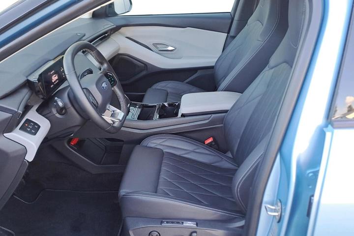 Blå Ford Explorer fra 2025