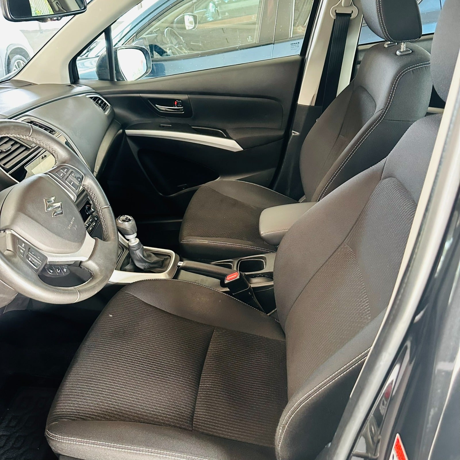 Sort Suzuki S-Cross fra 2016
