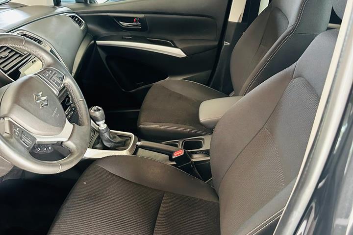 Sort Suzuki S-Cross fra 2016