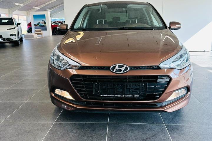 Brun Hyundai i20 fra 2016