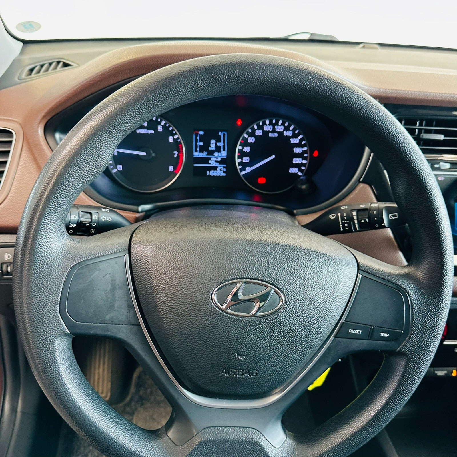 Brun Hyundai i20 fra 2016