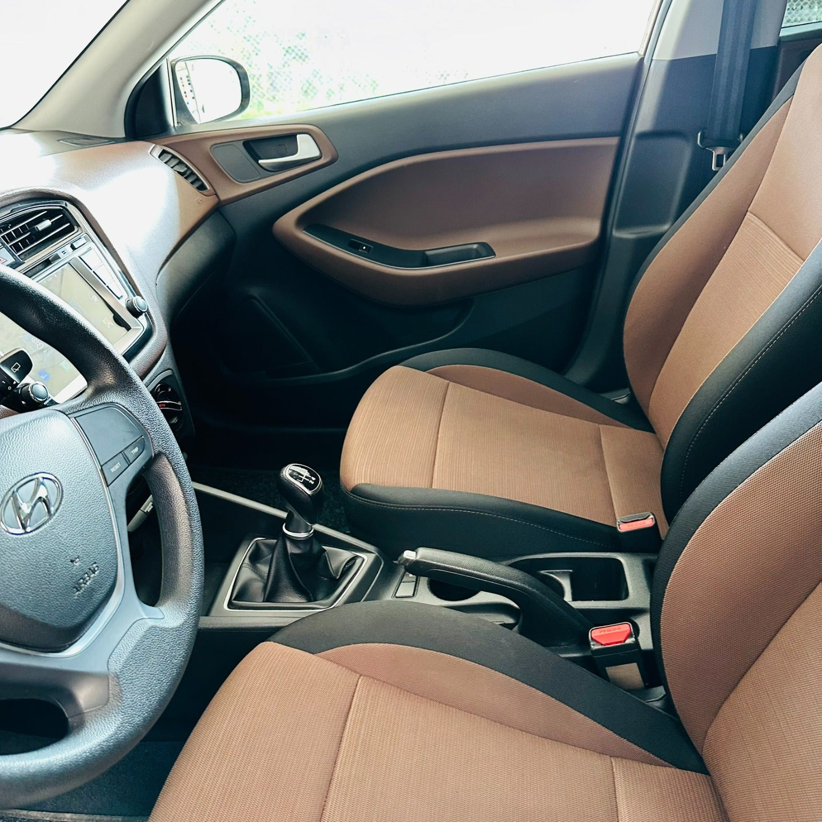 Brun Hyundai i20 fra 2016