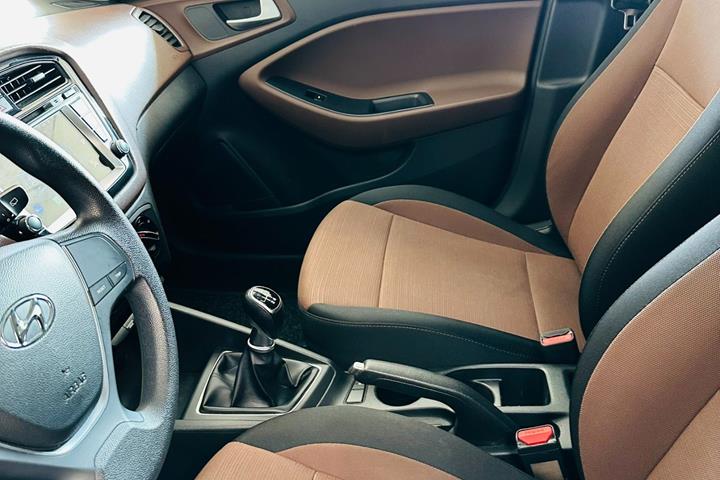 Brun Hyundai i20 fra 2016