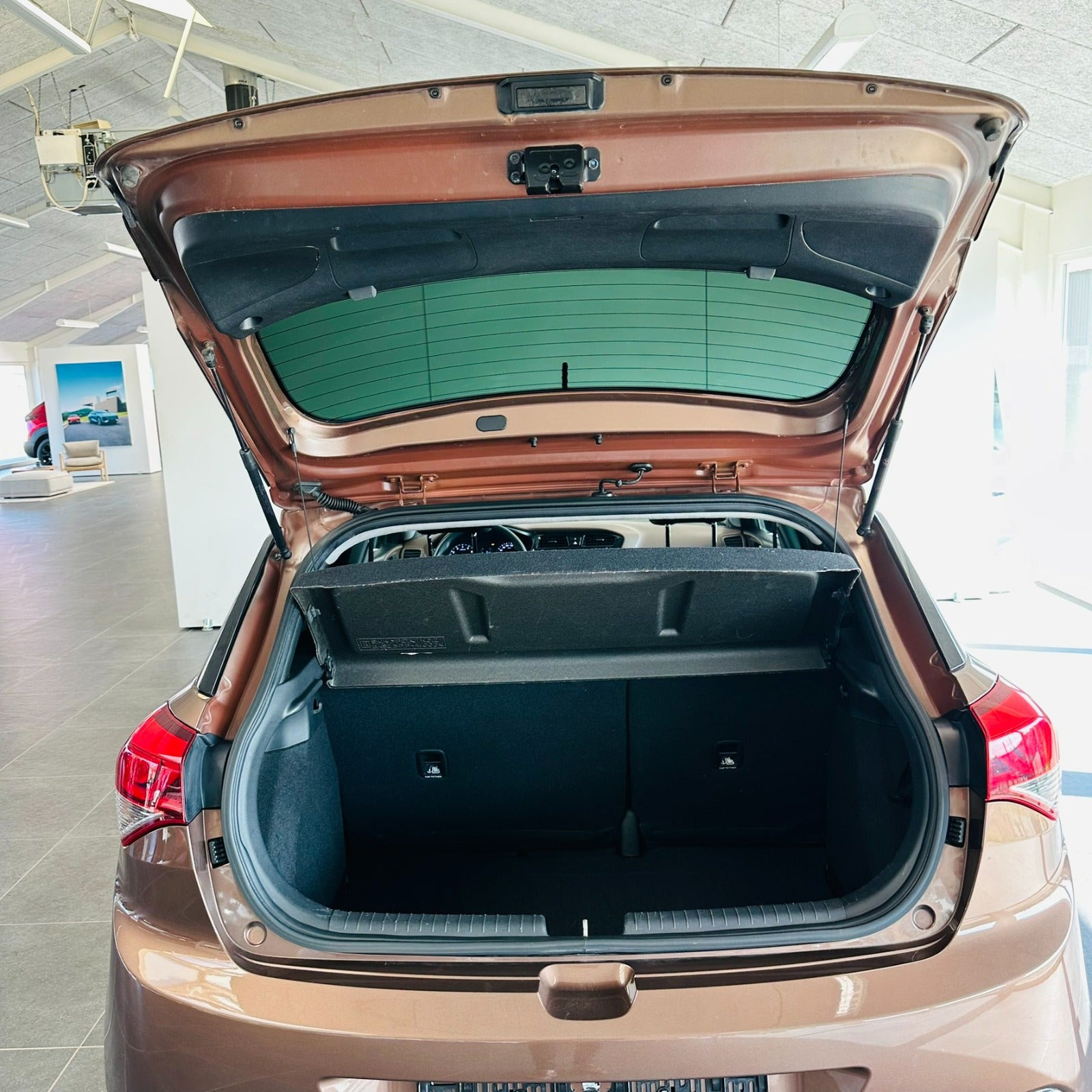 Brun Hyundai i20 fra 2016