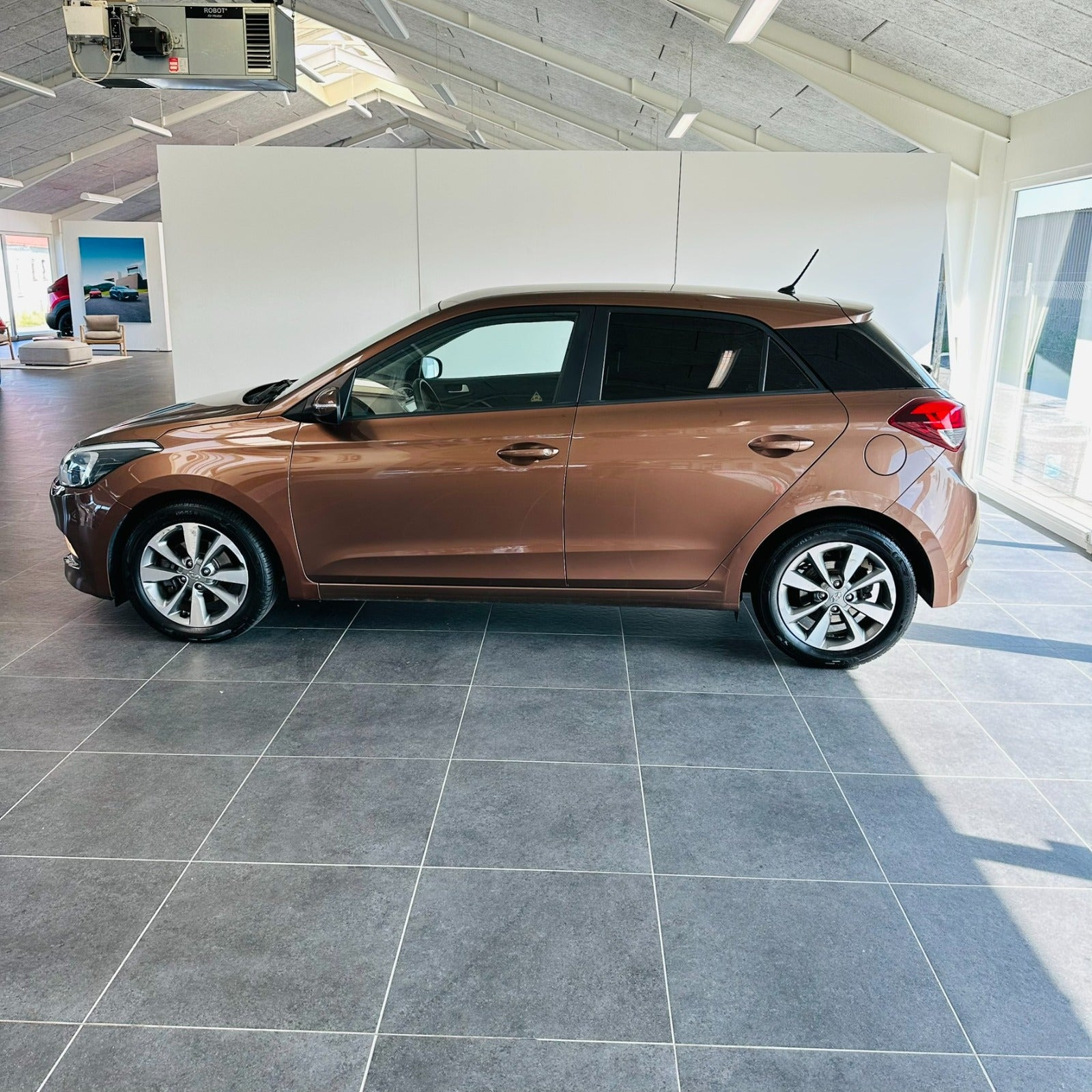 Brun Hyundai i20 fra 2016