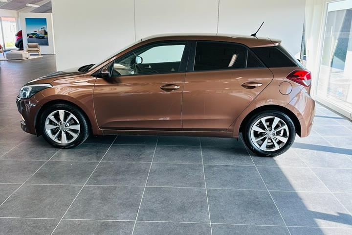 Brun Hyundai i20 fra 2016