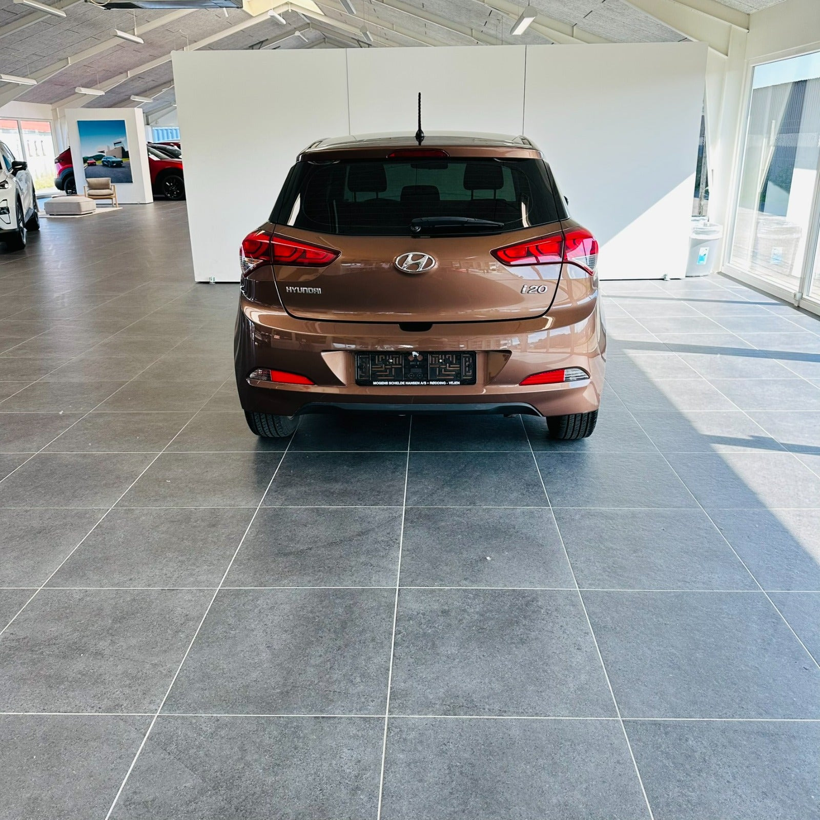 Brun Hyundai i20 fra 2016