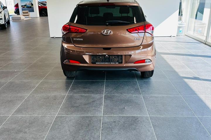 Brun Hyundai i20 fra 2016