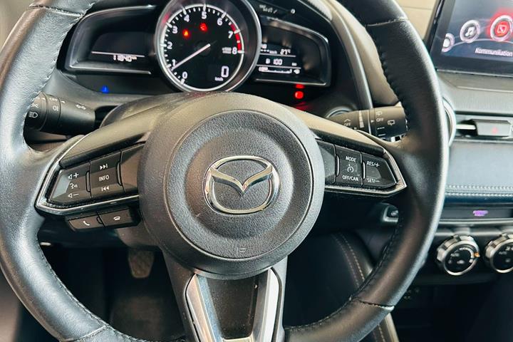 Blå Mazda 2 fra 2021