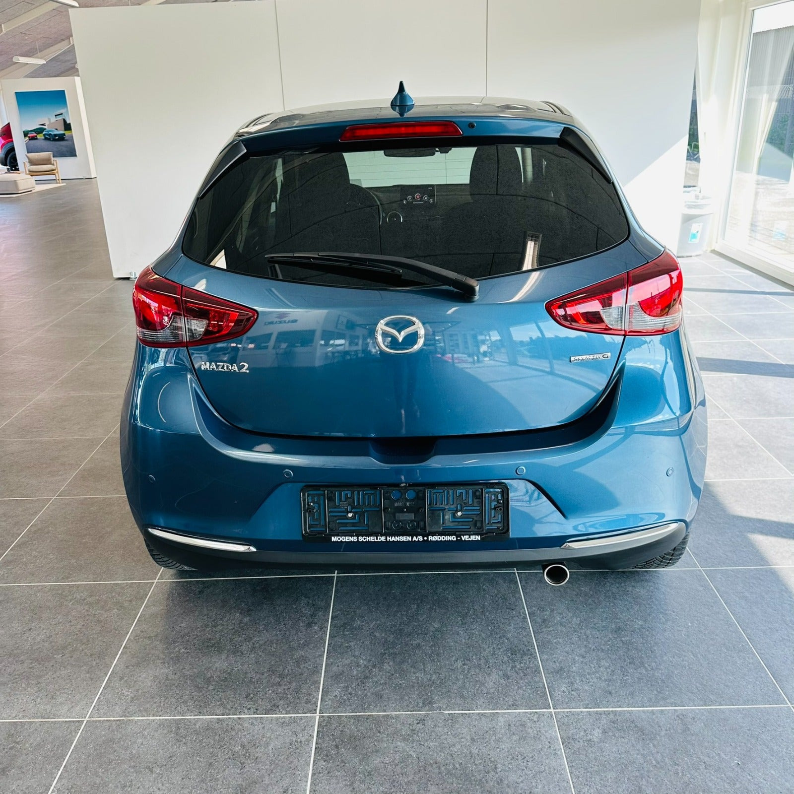 Blå Mazda 2 fra 2021