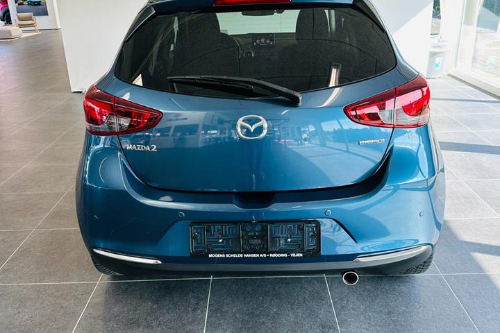 Blå Mazda 2 fra 2021