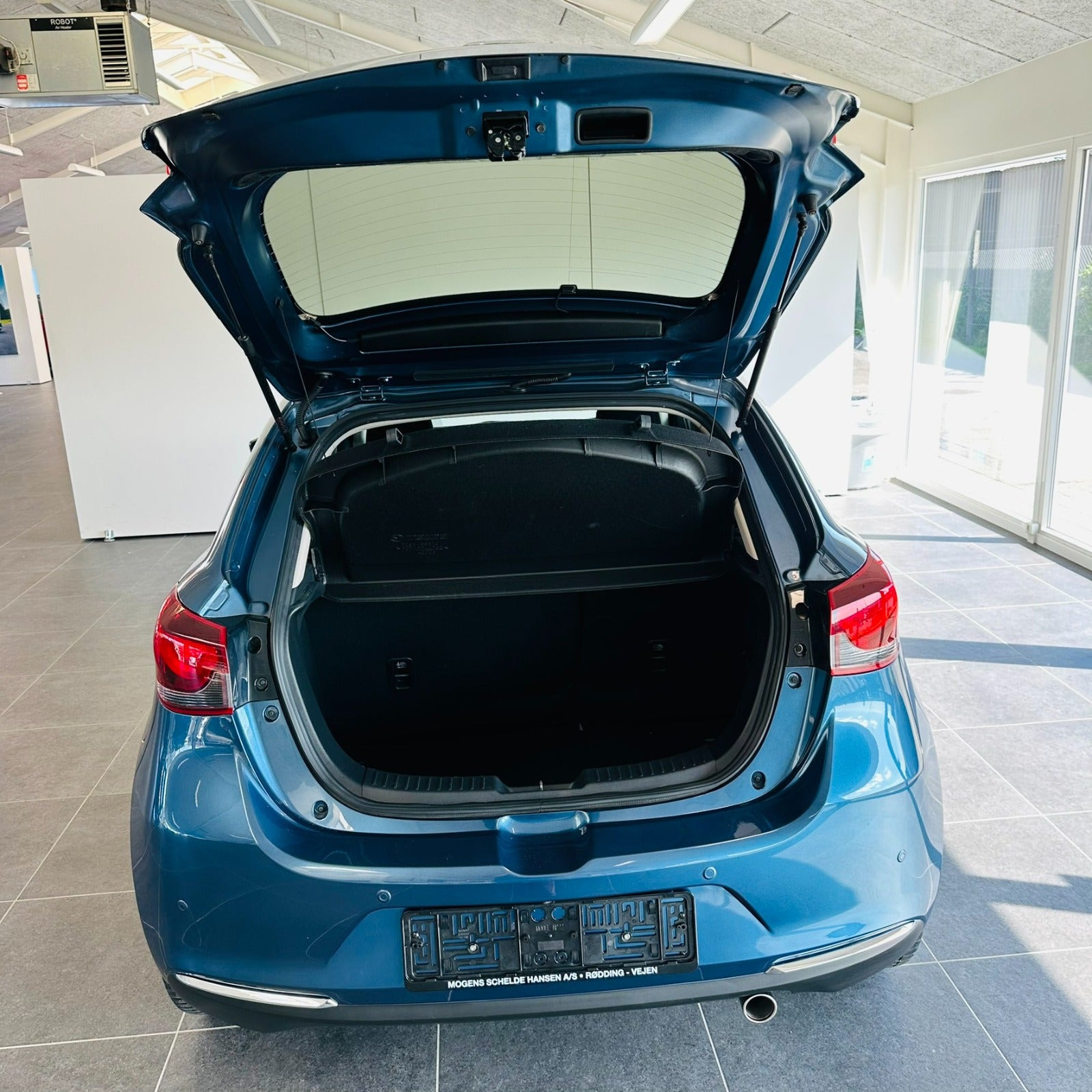Blå Mazda 2 fra 2021